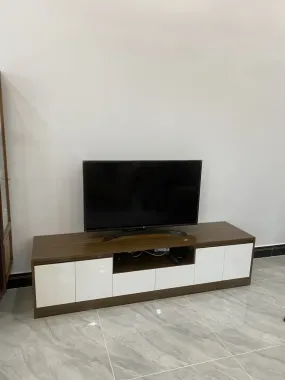 Kệ Tivi Nhựa Ecoplast Hiện Đại Phối Vân Gỗ Óc Chó Và Trắng Cao Cấp | QL Home