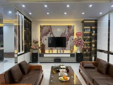 Vách Lam Sóng, Kệ Ti Vi