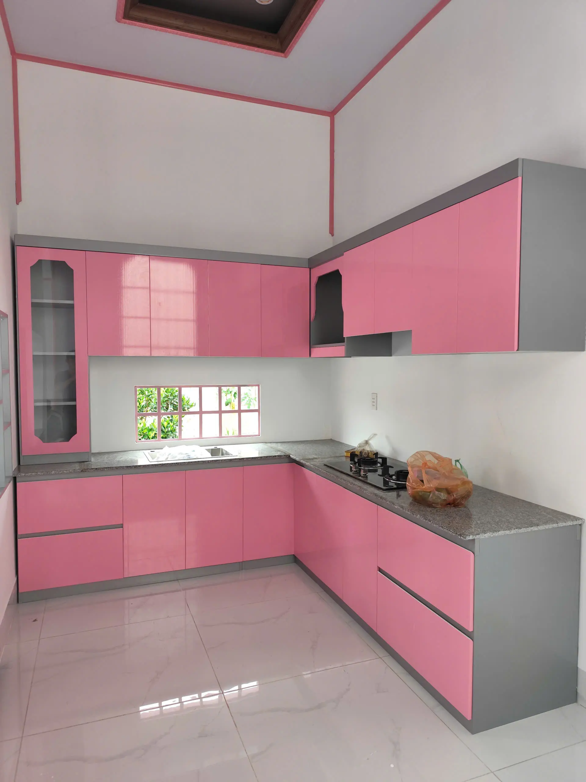 Tủ Bếp Nhựa Ecoplast Chữ L Màu Hồng Phối Xám Độc Đáo | Nội Thất QL Home