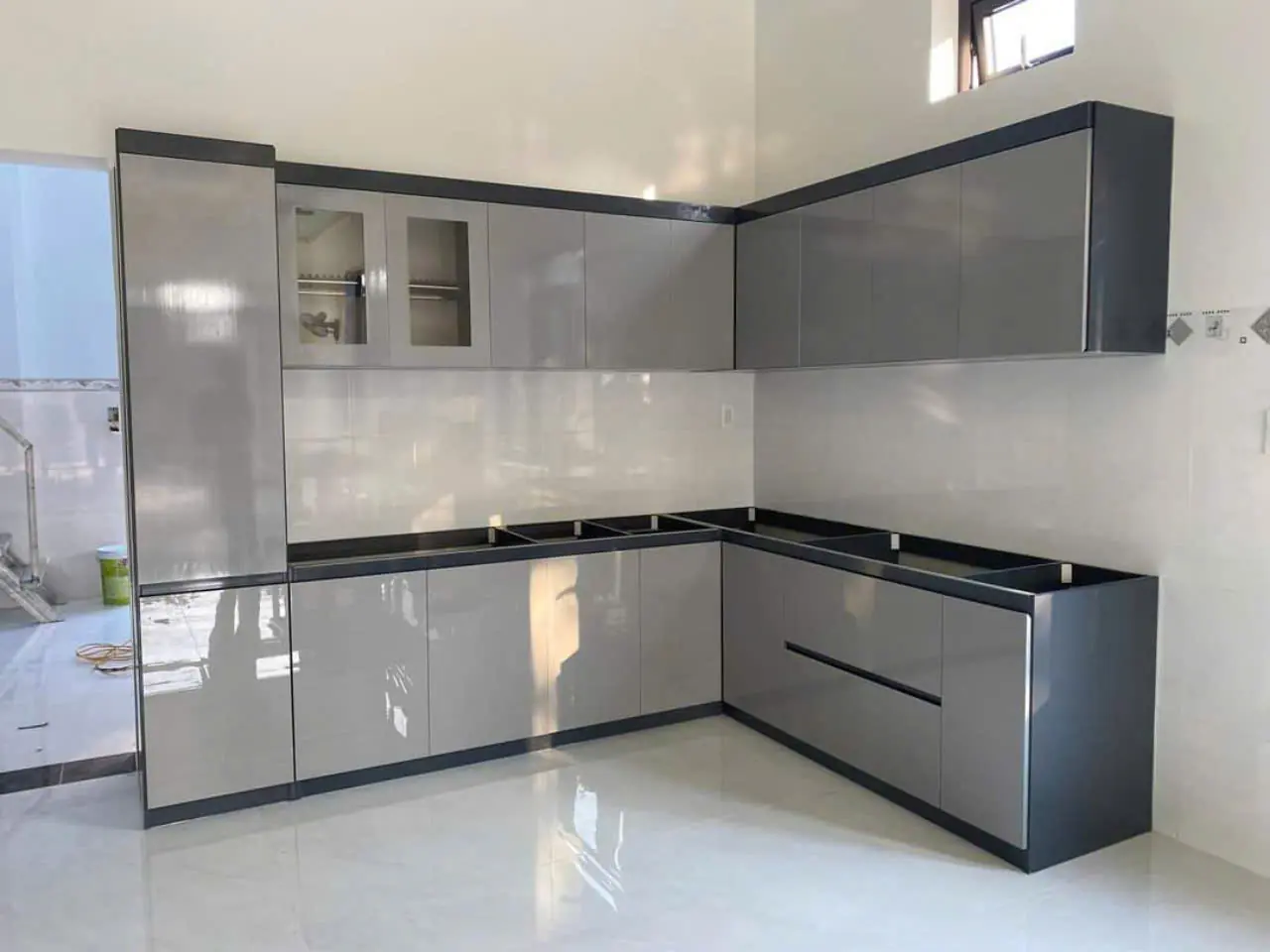 Mẫu Tủ Bếp Nhựa Ecoplast Chữ L Thiết Kế Tối Giản, Sang Trọng | Nội Thất QL Home