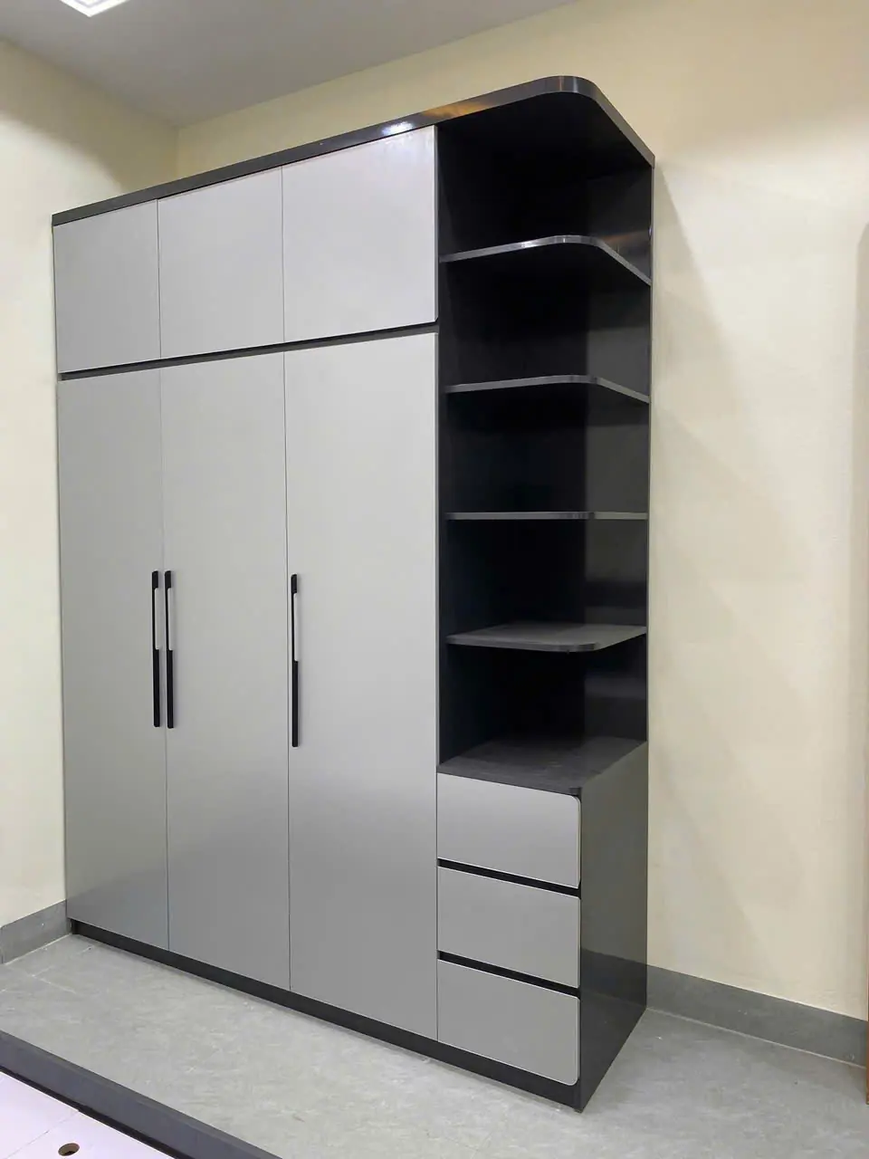 Tủ Quần Áo Nhựa Ecoplast 4 Cánh Kết Hợp Kệ Trang Trí – Thiết Kế Hiện Đại
